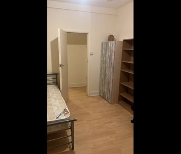 Studio Flat, Primrose Road, E10 - Photo 1