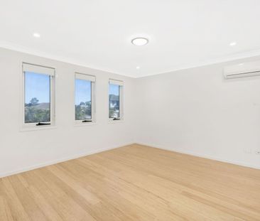 LARGE 4 BED + STUDY, FAMILY HOME - Photo 2