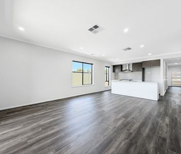 Brand new home - quality upgrades! - Photo 2