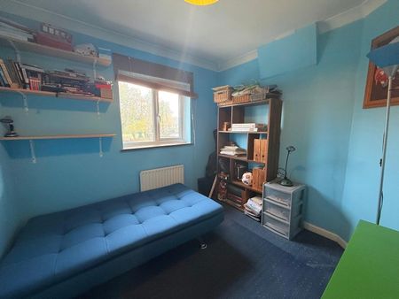 Elles Close, Farnborough - 3 bedrooms Property for lettings - Seymours - Photo 3