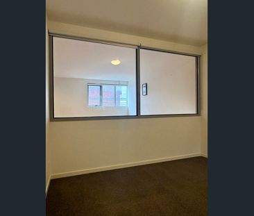 Modern 1-Bedroom Apartment in the Heart of Carlton - Photo 1