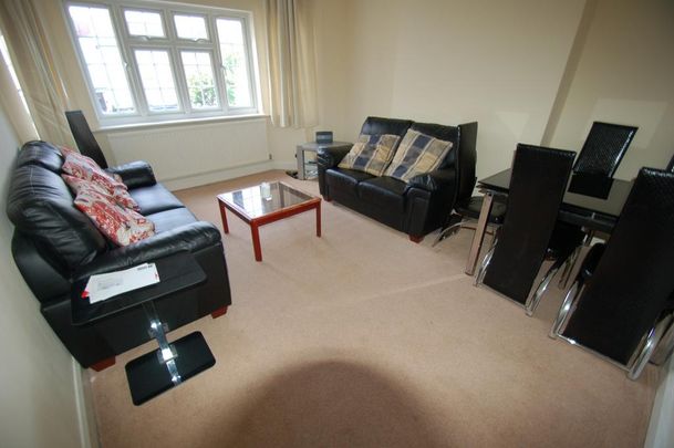 3 bedroom flat to rent - Photo 1