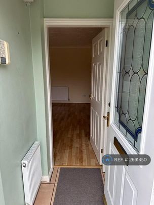 3 bedroom semi-detached house to rent - Photo 1