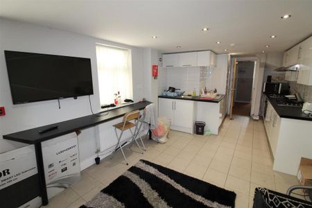 8 bedroom house to rent - Photo 4