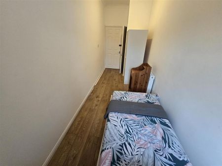 5 bedroom apartment to rent - Photo 3