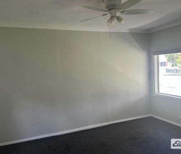 Large 4 bedroom home - Photo 4