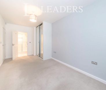 2 bedroom flat to rent Garland Road, East Grinstead - Photo 1