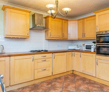 3 bed House - Detached To Let - Photo 6