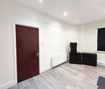 3 bedroom apartment to rent - Photo 4