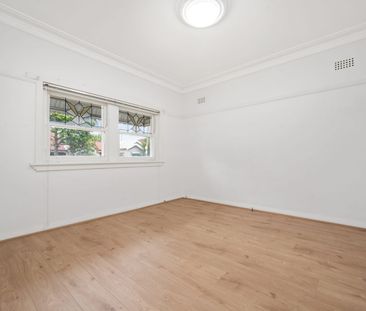 Modern & Convenient Living in the Heart of Mascot - Photo 2