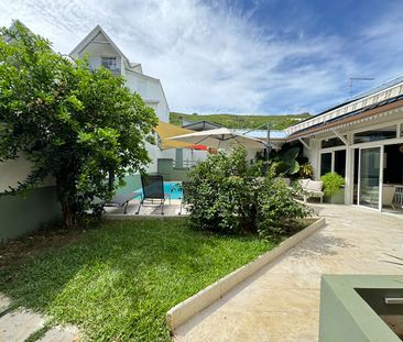 A LOUER - Saint-Gilles-Les-Bains - Villa T6 de haut standing avec piscine, 3 salles d'eau et jardin en centre-ville - Photo 6