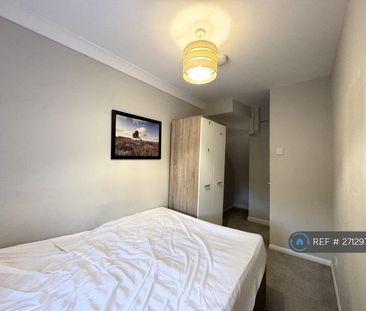 1 bedroom in a house share to rent - Photo 4