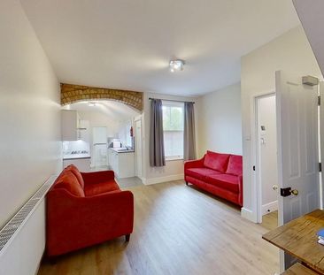 5 bedroom semi-detached house to rent - Photo 2