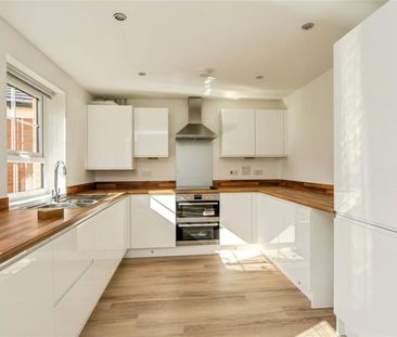 4 bedroom house to rent Tern Crescent, Bosham, Chichester, West Sus... - Photo 6