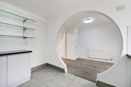 3 bed terraced house to rent in Polefield Hall Road, Manchester, M25 - Photo 3