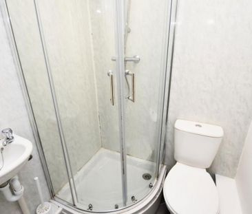 5 bedroom flat to rent - Photo 6