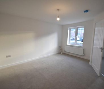 2 bedroom semi-detached house to rent - Photo 6