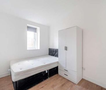 Goldbeaters Grove, Edgware, HA8 - Photo 6