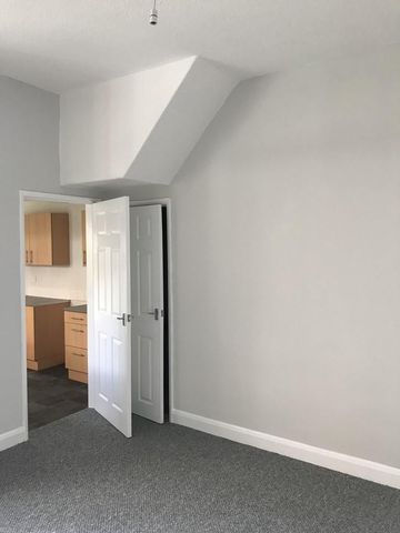4 bedroom terraced house to rent - Photo 5