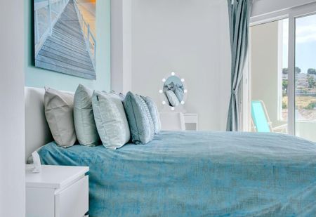 2 bedroom luxury Apartment for rent in Nueva Andalucia, Spain - Photo 5