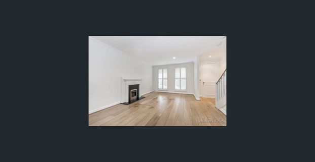 Hamptons-Style 3-Bed Townhouse with Private Courtyard - Photo 1