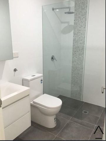 Stylish & Central 1-Bed Unit in Marrickville - Photo 5