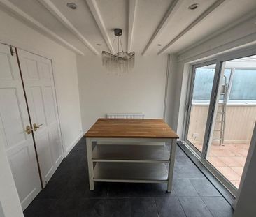 3 bedroom semi-detached house to rent - Photo 2