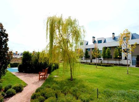 Casa adosada de alquiler en Calle de San Enrique de Ossó, 471, Encinar de los Reyes - Photo 4