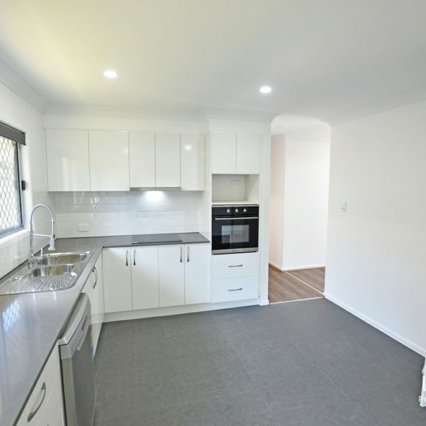 Stylishly Renovated Home – Ac in every bedroom - Photo 1