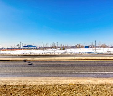 For Lease - 3167 Neyagawa Boulevard, Oakville, Ontario - Photo 3