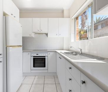 Modern 2-Bedroom Home Moments from Collaroy Beach - Photo 1