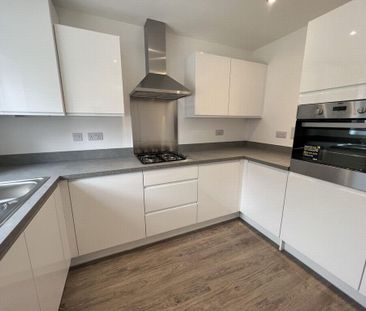 3 bedroom semi-detached house to rent - Photo 5