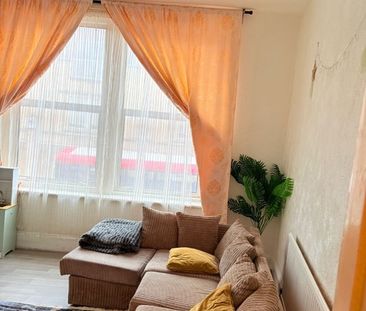 2 Bed Flat, High Road, NW10 - Photo 1