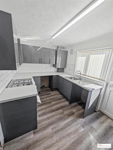 2 bedroom semi-detached house to rent - Photo 4