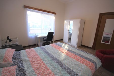 6-bedroom shared house, Cowra St - Photo 4
