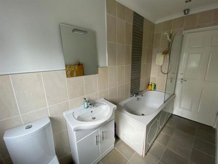 2 bedroom flat to rent - Photo 3