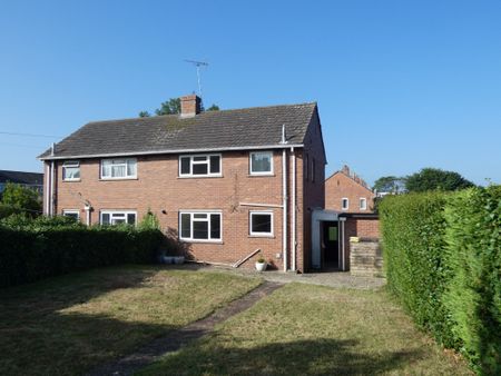 2 bed Semi-Detached - To Let - Photo 4