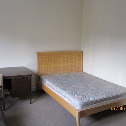 5 Bedroom Student house close to Wolverhampton University - Photo 1