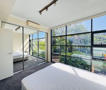 Spacious Double-Storey Apartment - Photo 1