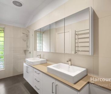 Stylish South Yarra Living - Photo 2