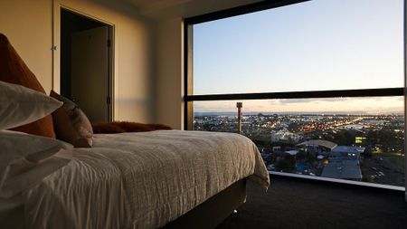 2 Bedroom & 2 bathroom Apartment - Available NOW - Photo 2