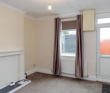 2 bedroom end of terrace house to rent - Photo 1