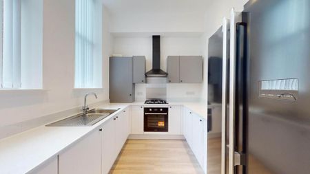 4 bedroom flat to rent - Photo 4