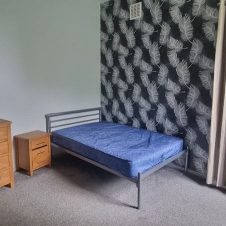 5 Bed - Flat 4, North Grange House, North Grange Road, Headingley, Leeds - LS6 2BR - Student - Photo 1