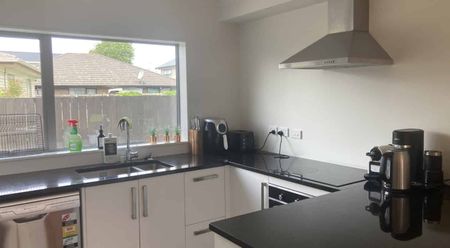 Apartment on May - Photo 3