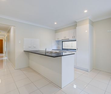 Spacious Duplex Ideal Location - Photo 5