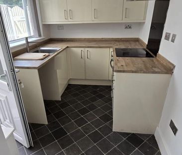2 bedroom terraced house to rent - Photo 5
