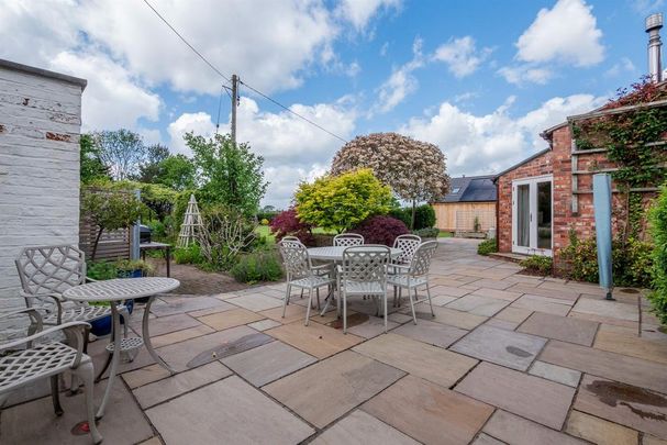 3 bedroom barn conversion to rent - Photo 1