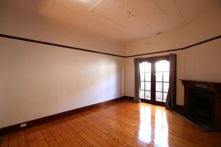 3 bedroom house with lots of space to breathe! - Photo 3