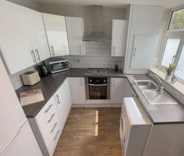 4 bedroom terraced house to rent - Photo 5